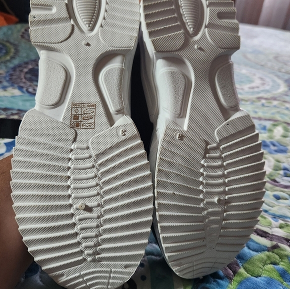 Nwot womens sneakers - Picture 5 of 6